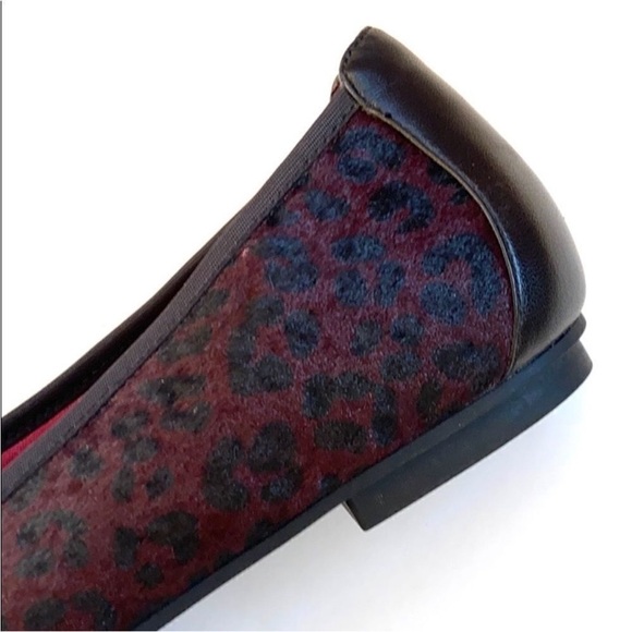 Like New Vionic Leather / Calf Hair Flats Women’s Size 9 - Picture 4 of 9